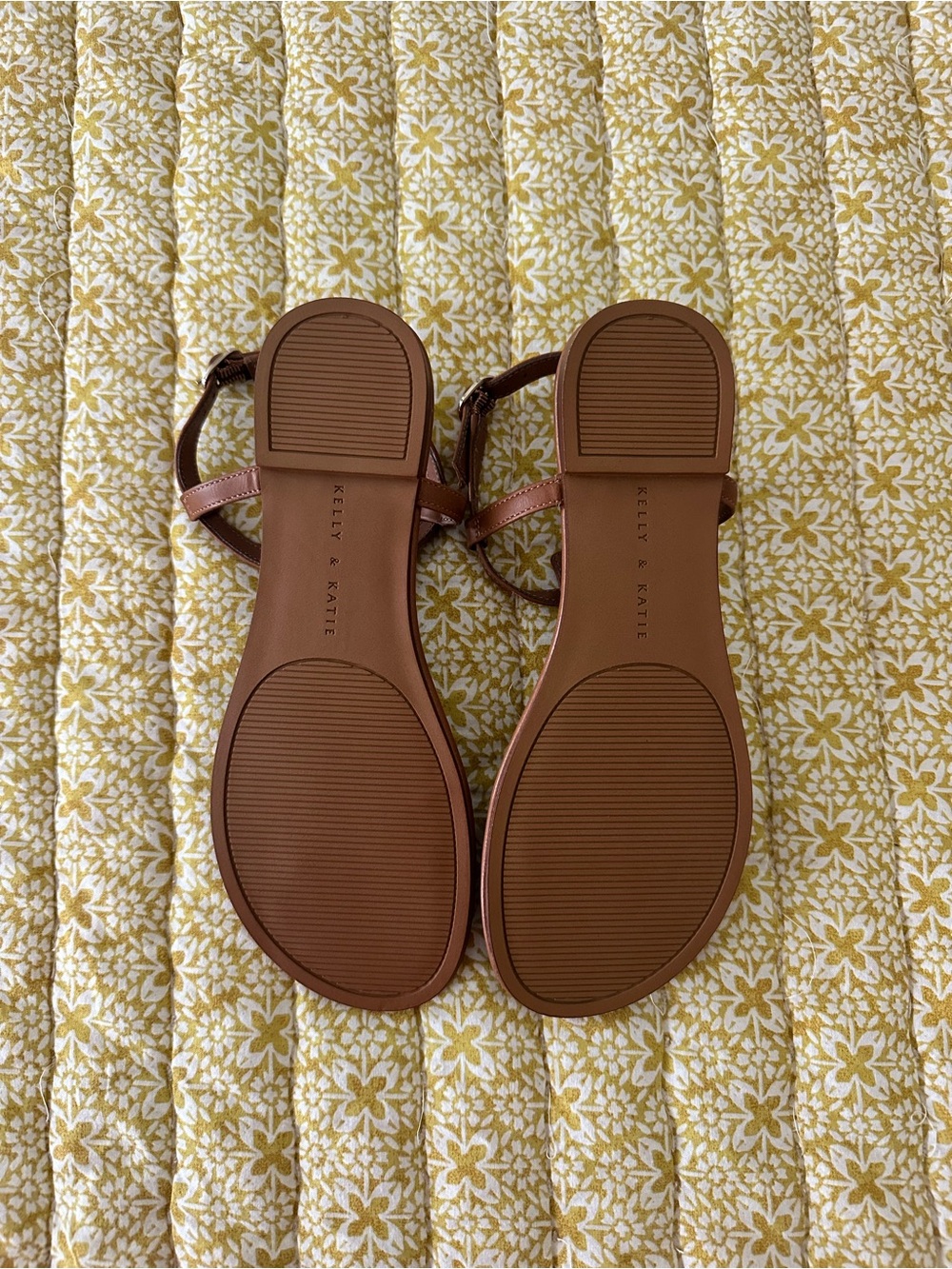 Kelly & Katie Tan Brown T-Strap Thong Leather Sandals Size 7 - Picture 3 of 4